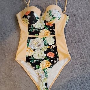Cupshe swimsuit.  New, never worn